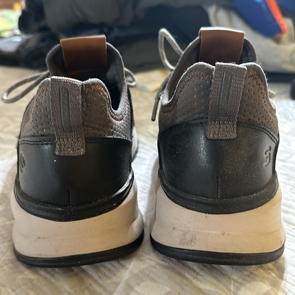 Skechers casual walking shoes men’s size 9.5. Canvas upper - Picture 3 of 6